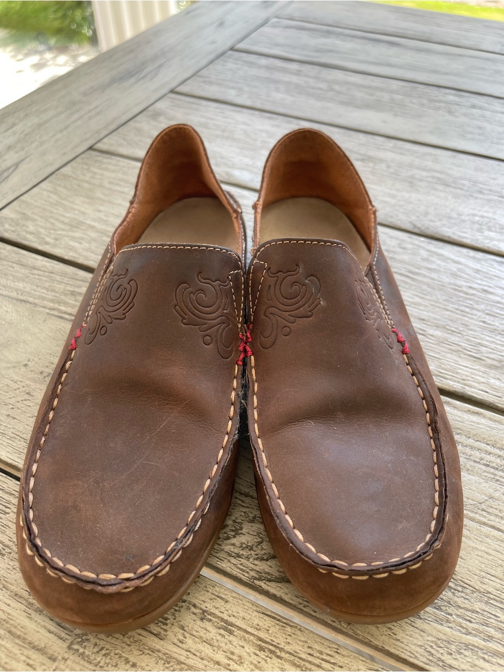 OluKai Women’s Brown Leather Slip-On Loafers with Embossed Detail Size 8 - Picture 9 of 9
